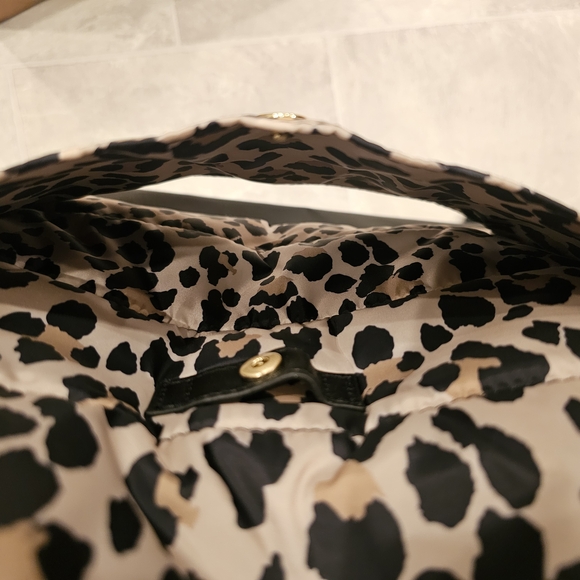 Itzy Ritzy Leopard Print Puffer Travel Bag with Black And Gold Accents - Picture 11 of 12